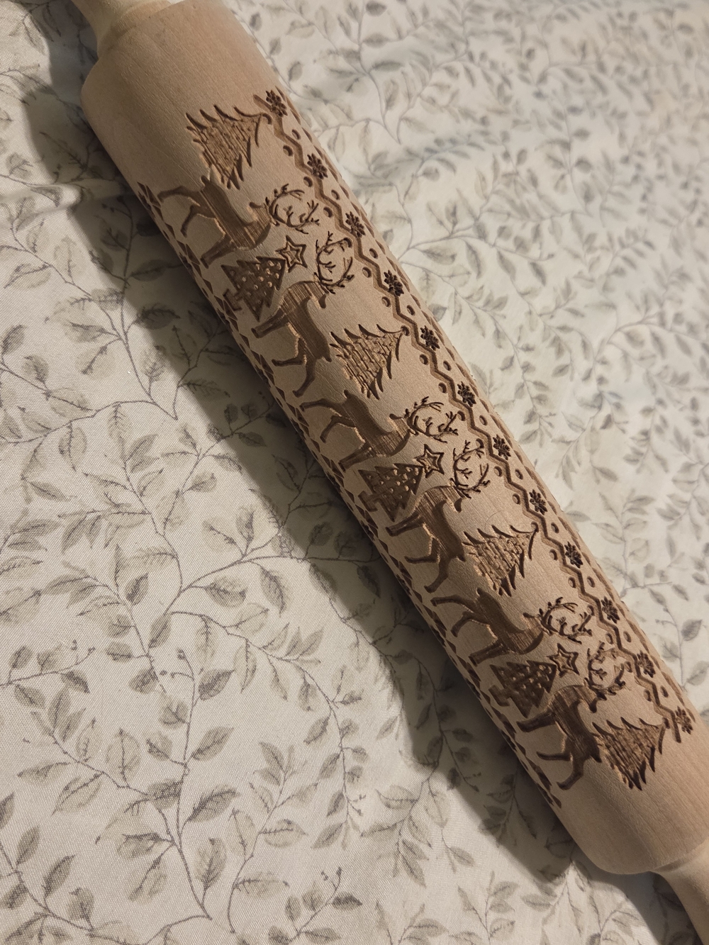 Wooden Christmas embossed rolling pin with engraved elk and tree patterns 17" - Picture 3 of 6